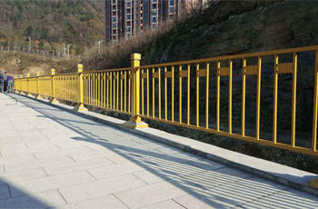 黄金道路护栏